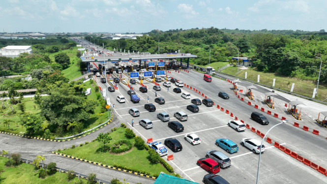 Volume Kendaraan di Tol Sumo.