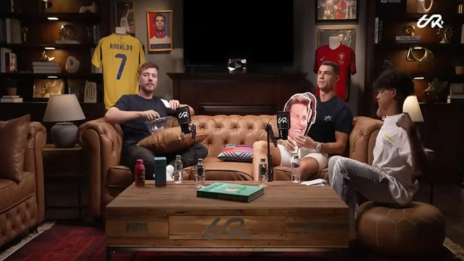 Mr. Beast bersama Ronaldo dan Ronaldo Jr