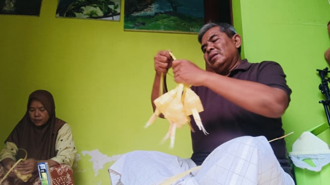 Persiapan Kupatan di Durenan Trenggalek.