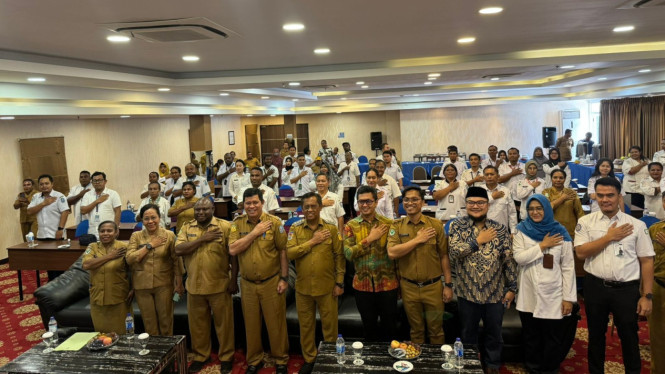 Puluhan tenaga medis di Papua.