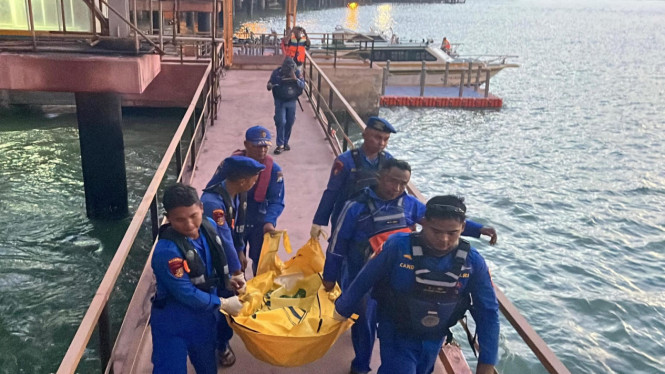 Satpolairud Gresik evakuasi jasad korban