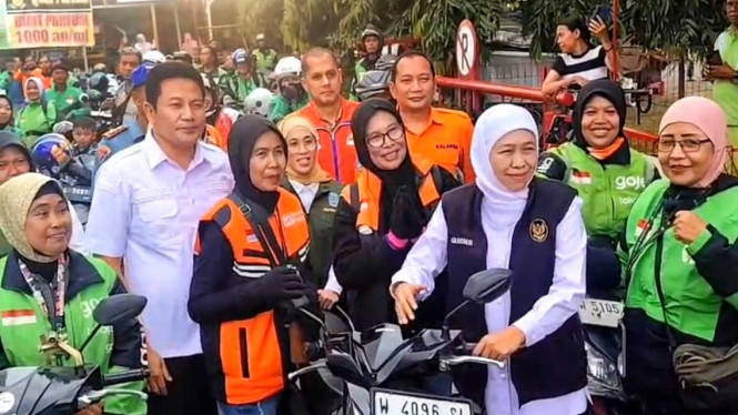 Gubernur Jawa Timur, Khofifah Indar Parawansa saat di SPBU Albatros Sedati Sidoarjo.