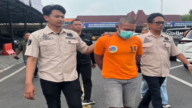 Tersangka orang yang menyamar anggota polisi
