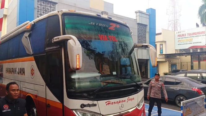 Belasan Saksi OTT KPK Tulungagung Saat Dibawa ke Jakarta.