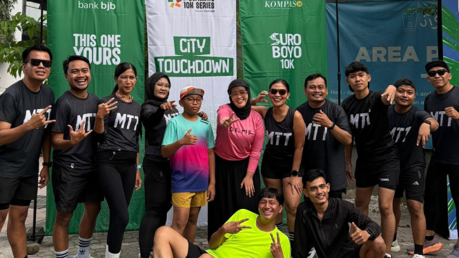 Komunitas Lari Mengikuti City Touchdown