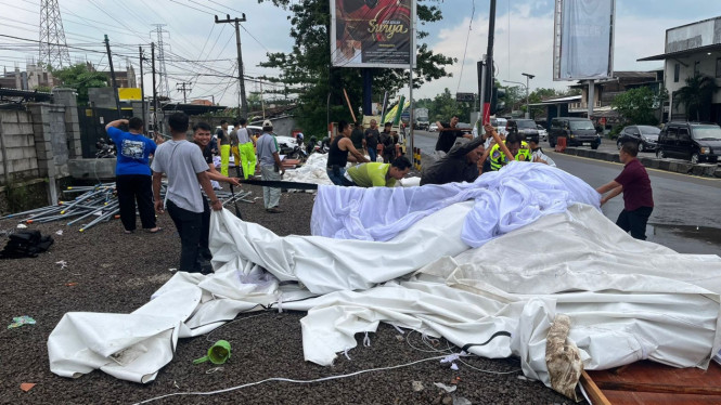 Cuaca ekstrem dan angin kencang di Mojokerto