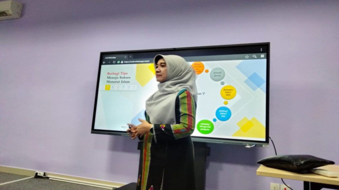 Prof. Dr. Hj. Husniyatus Salamah Zainiyati, M.Ag