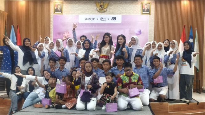 YESNOW bersama siswa peserta kompetisi di Pasuruan.