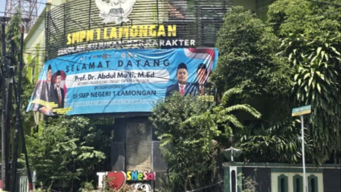 Gedung SMPN 1 Lamongan.