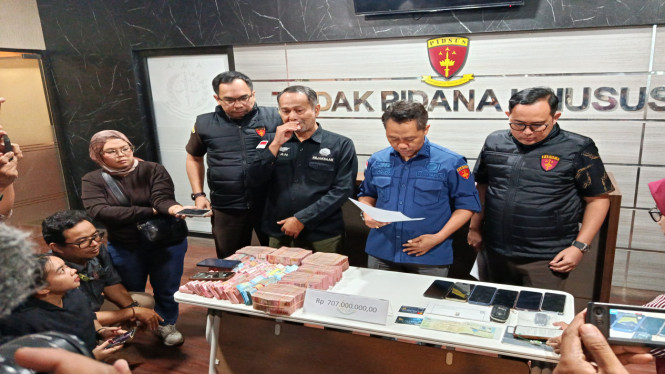 Aspidsus Kejati Jatim merilis kasus pungli Dinas ESDM Jatim.