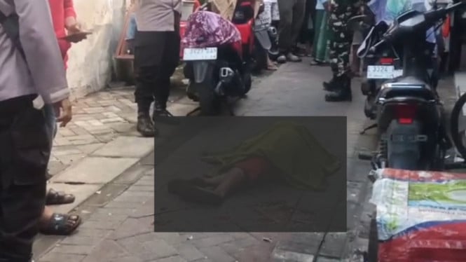 Korban terkapar di lokasi kejadian
