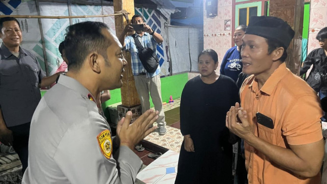 Keluarga Korban Saat Menjamu Kapolres Mojokerto