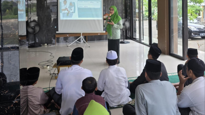 Edukasi makanan bergizi IIDI Gresik di ponpes Hidayatullah Manyar