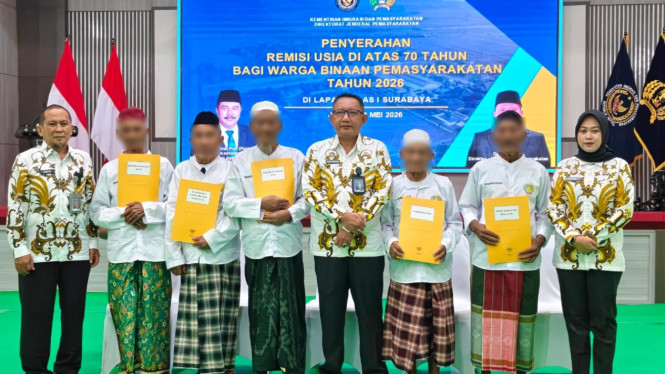 Pemberian Resmisi Kepada Tahanan Lansia.