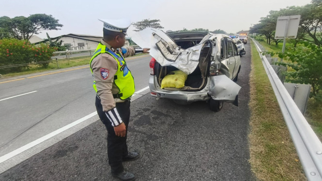 Kondisi Avanza Ringsek Ditabrak Hiace.