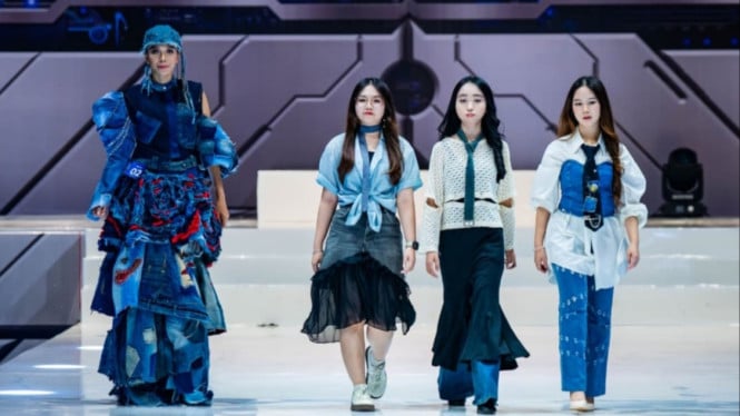 Fashion Show Karya Mahasiswa Ubaya di Asian Student Fashion Week 2026.
