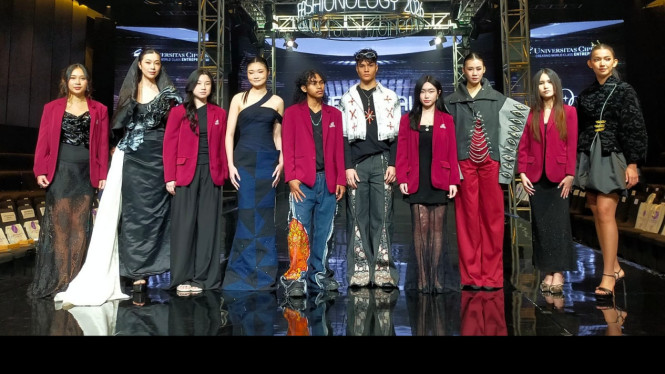 Fashionology 2026 UC Surabaya: Koleksi Bertema Skizofrenia hingga Hip Hop Lokal Curi Perhatian Pengunjung