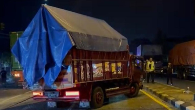 Truk kecelakaan beruntun di Turi, Kabupaten Lamongan.