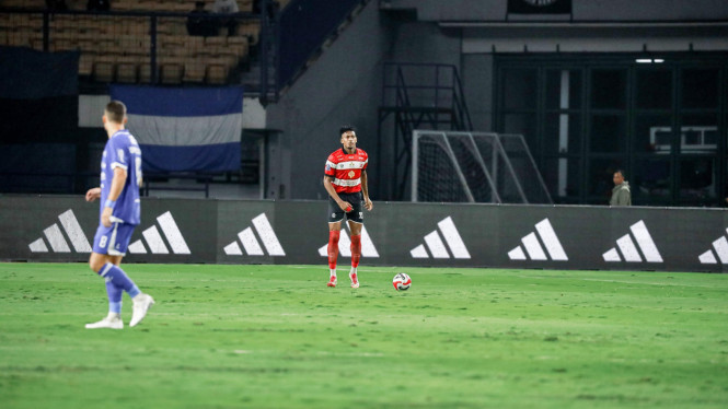 Bek Madura United Medonca.