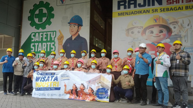 Ratusan siswa lulusan SMP saat edukasi wisata industri di PT. Indospring Tbk