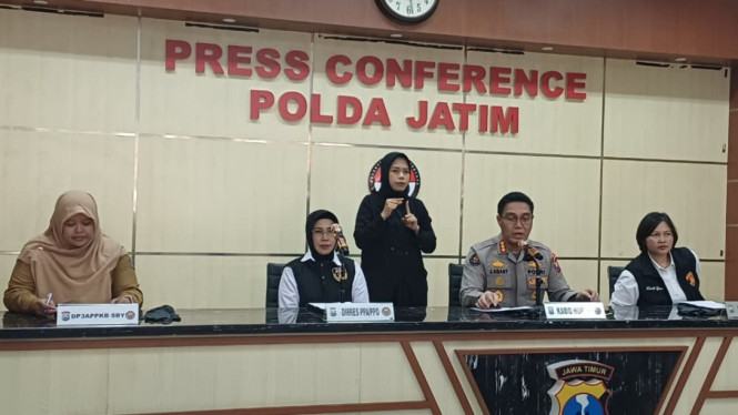 Polda Jatim menggelar konferensi pers