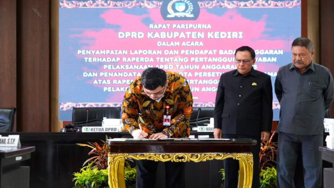 Pemkab Kediri dan DPRD Sepakati Raperda Pertanggungjawaban APBD 2025