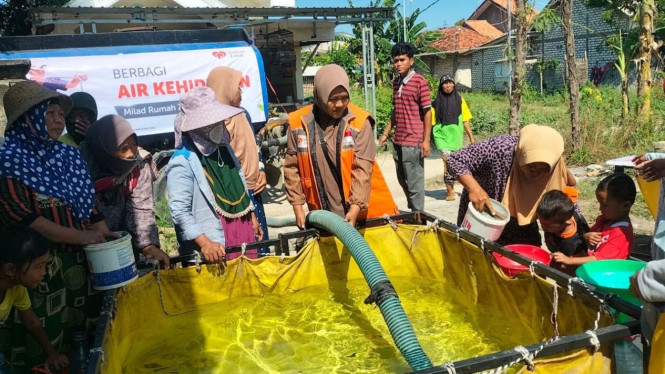 Kekeringan, Rumah Zakat Salurkan 28.000 Liter Air Bersih untuk Warga Pamekasan