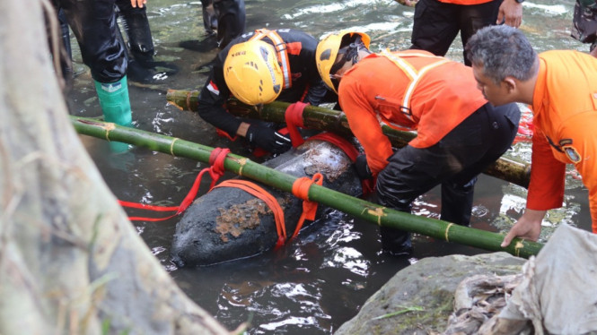 Bom Udara Aktif Ukuran 1,5 Meter Ditemukan di Sungai Jalan Manggar Blitar