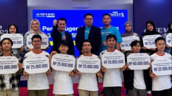 Para penerima beasiswa Binus.