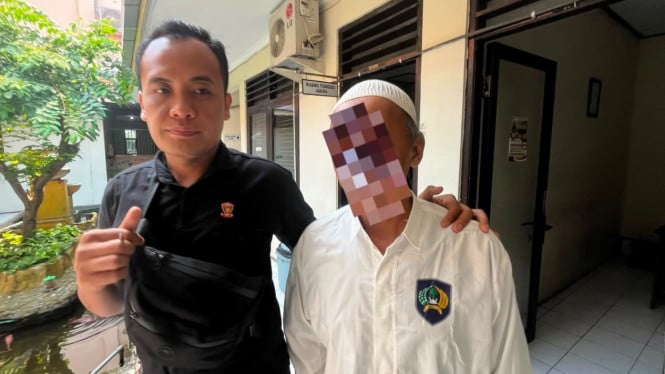 Terdakwa Pemerkosa Anak Tiri Menjalani Sidang Tuntutan di PN Mojokerto.