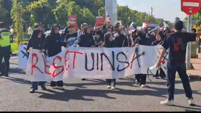 Demonstrasi Mahasiswa UIN Sunan Ampel Surabaya Terkait Pergantian Rektor.
