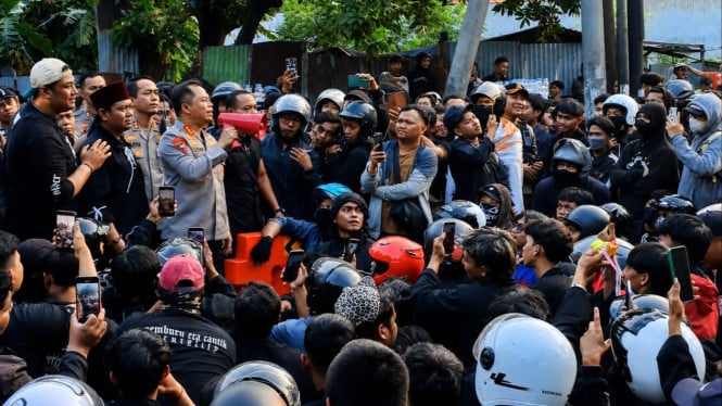 Aksi solidaritas ribuan anggota Persaudaraan Setia Hati Terate (PSHT)