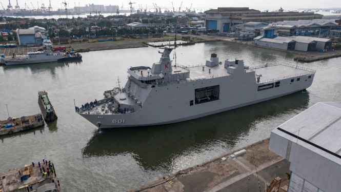Kapal di PT PAL Indonesia.