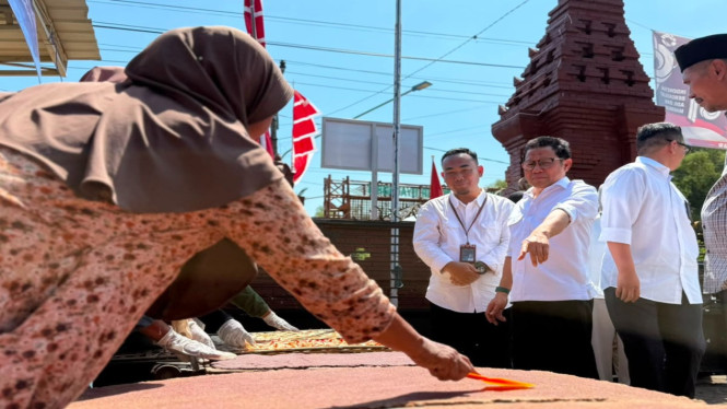Menko PM Muhaimin Iskandar di Kabupaten Gresik.