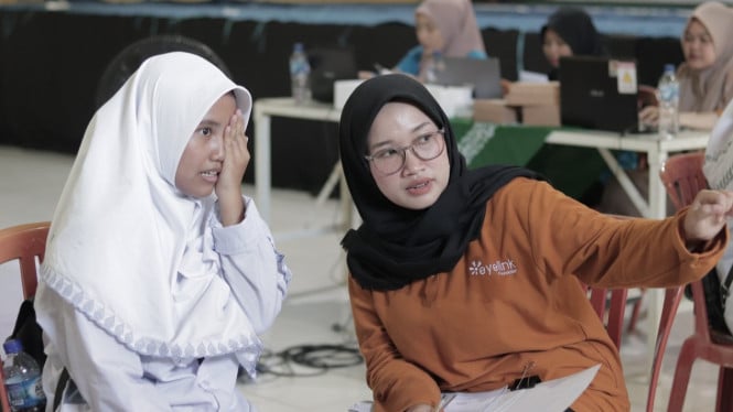 Pemeriksaan Mata Minus pada Anak Sekolah oleh Eyelink Group.