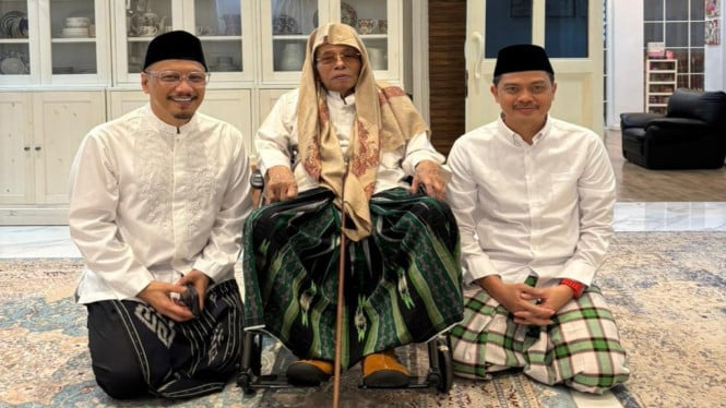 Kiri ke kanan: Gus Ipang, KH Nurul Huda Djazuli, dan Kiai Imam Jazuli.