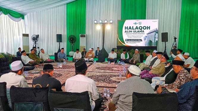 Halaqoh Alim Ulama di Pesantren Al Khoziny, Buduran, Sidoarjo, Jelang Muktamar NU ke-35.