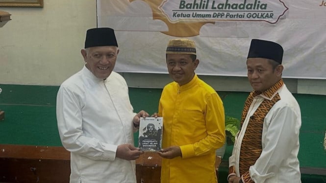 Sekjen Golkar Sarmuji saat Bersama Ketum Golkar Bahlil Lahadalia dan Ketum PBNU Terpilih KH Abdul Hakim Mahfudz atau Gus Kikin.
