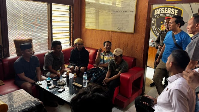 Para Pemilik Tangki Kendaraan Modifikasi saat Diamankan Polisi.