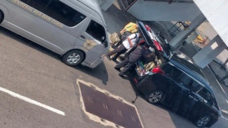 Viral, Mobil Bea Cukai Kawal Alphard di Bandara Soetta, Siapa