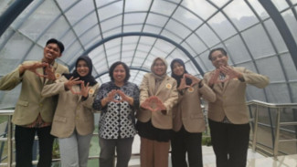 5 Mahasiswa UGM Teliti Limbah Biji Salak dan Kulit Jeruk Jadi Alternatif Terapi Kanker Serviks