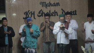 Ziarah ke Makam KH Sholeh Darat, Ini Doa Kemenangan dari Relawan untuk Agustin Iswar