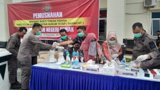 Kejari Demak Musnahkan Barang Bukti dari Berbagai Kasus Tindak Pidana