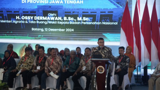 Wakil Menteri ATR/BPN Bagikan 1.500 Sertifikat Tanah untuk Warga Batang: Bukti Kepastian Hukum