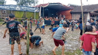 Lempar Air Bajong Banyu, Tradisi Warga Magelang Sambut Ramadan