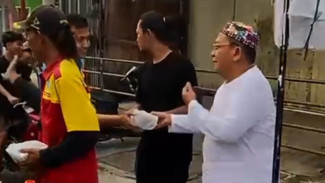 Tebar Manfaat di Bulan Ramadan, Abdul Wachid Suplai Kurma ke Masjid dan Mushaf Al Quran di Jepara