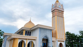 Rogoh Kantong Pribadi, Warga Blora Hadirkan Masjid Gaya Al Aqsa Palestina dan Menara Jam Mekkah
