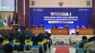 Wisuda Perdana Tegal Muhammadiyah University : 80 Persen Lulusan Langsung Diterima Kerja