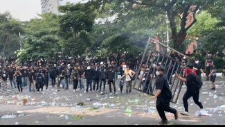 Polda Jateng Bubarkan Kelompok Baju Hitam Diduga Anarko yang Kacaukan Aksi Damai May Day 2025