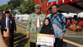 Kado Hardiknas 2025, Pemkab Jepara Tebar Beasiswa UMKU ke Pelajar Berprestasi